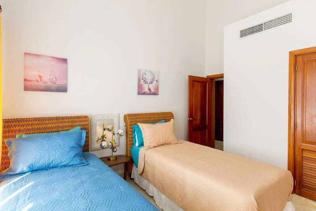 Ocean Views & Private Beach! Luxury 4Bdr Getaway プンタ・カナ