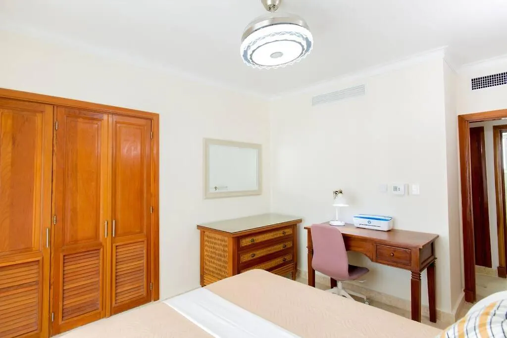 Ocean Views & Private Beach! Luxury 4Bdr Getaway Punta Cana Apartamento
