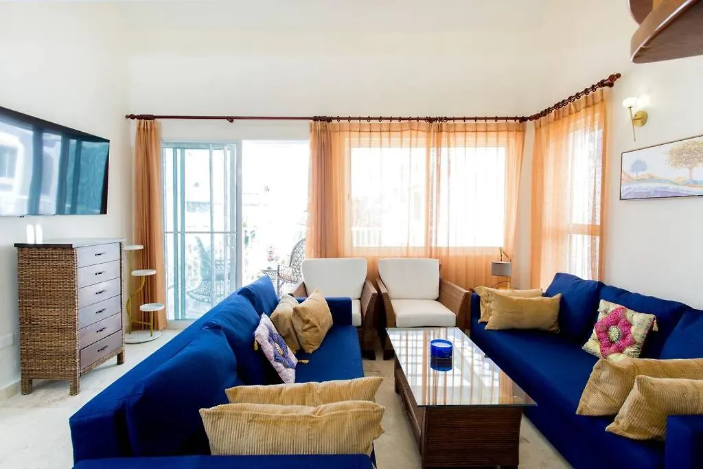 Ocean Views & Private Beach! Luxury 4Bdr Getaway Punta Cana Apartamento